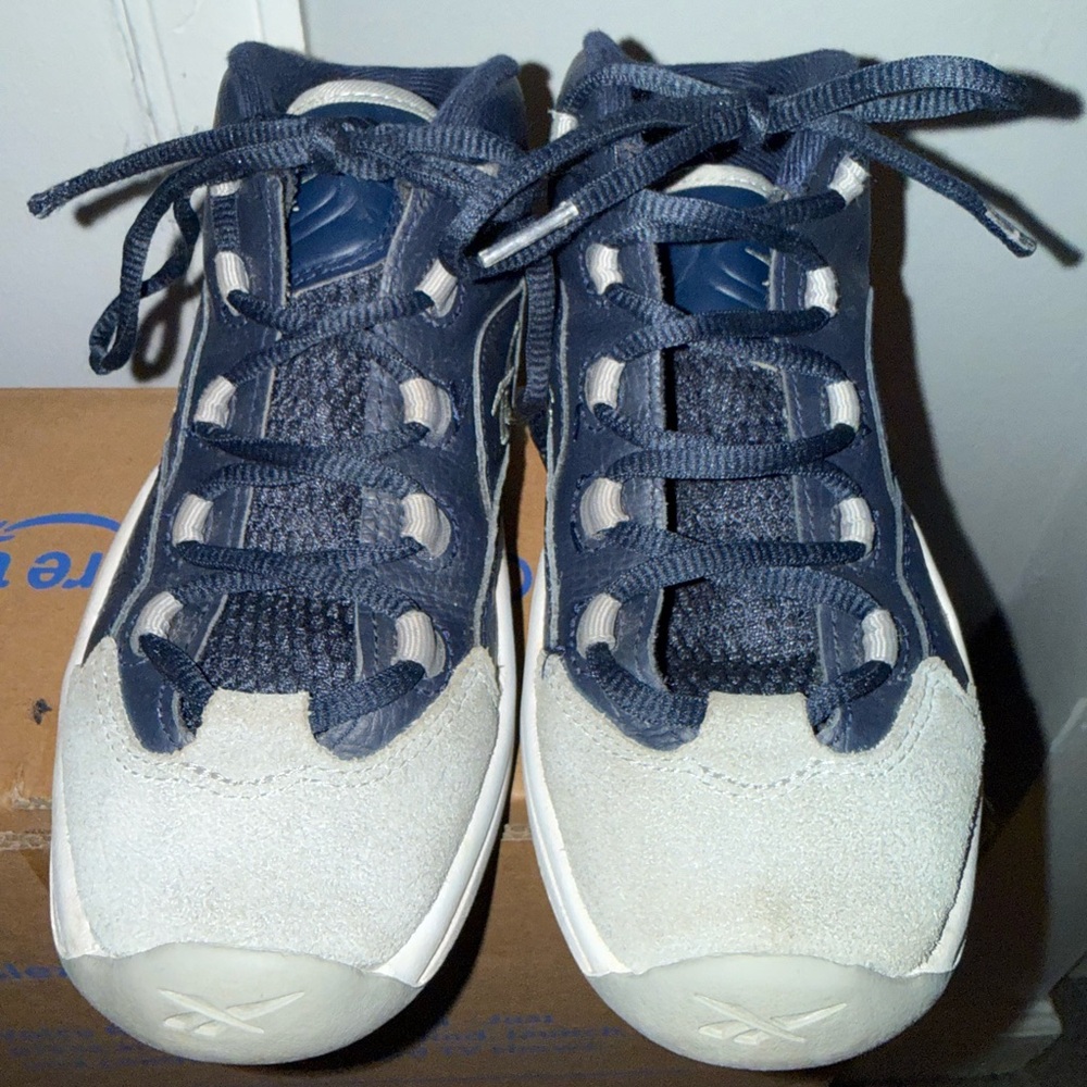 Reebok question mid Georgetown Sz 2.5